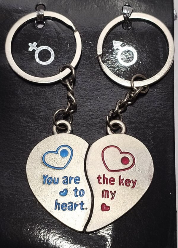 ?Heartfelt Connection: Magnetic Love Keychain? ????